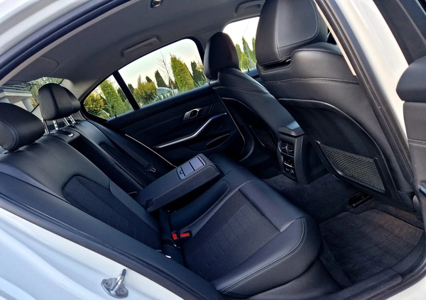 BMW Seria 3 cena 99900 przebieg: 171000, rok produkcji 2019 z Rumia małe 781